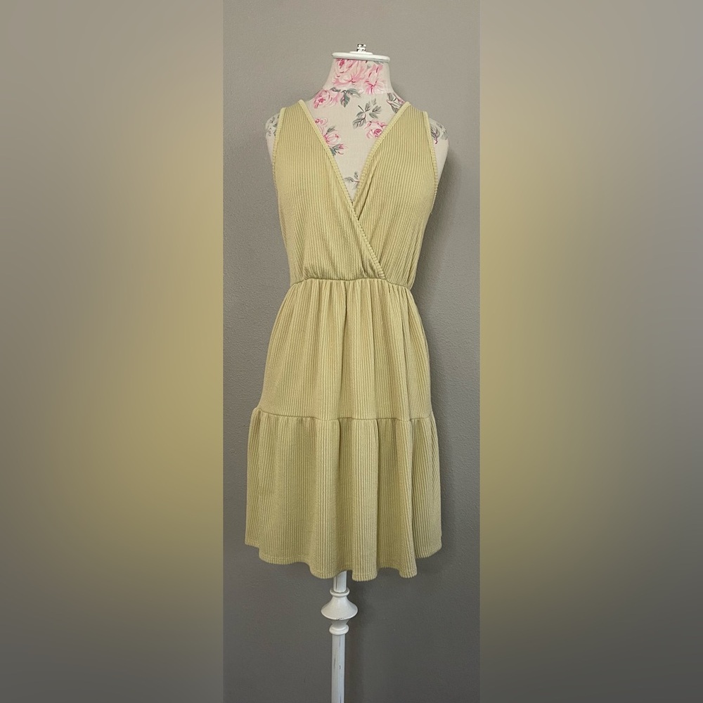 Caution to the wind midi dress Size M
